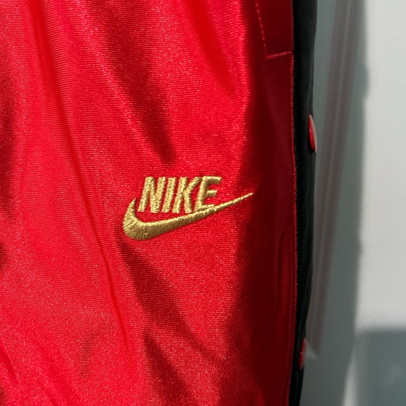 Nike Women’s Red Icon Clash Popper Pants Size Small NEW NWT - Picture 6 of 9